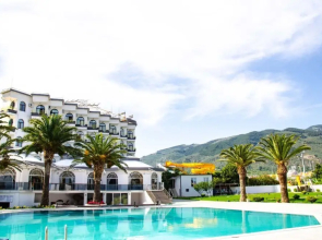 Serenita Beach Hotel