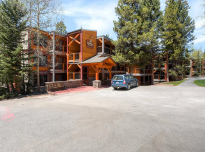 Tannenbaum Condominiums by Ski Country Resorts