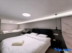 Wuhan Xilai Light Luxury Homestay (Xujia Peng Subway Station)