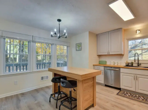 Fully Updated! Suburb Stay Near Sugarloaf Mills