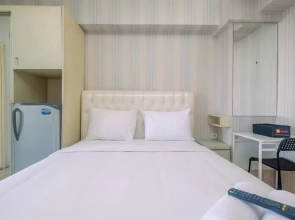 Lovely Studio Green Pramuka Apartment near Shopping Center