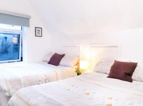 Apartment up to 9 close to Centre, big TV and WiFi