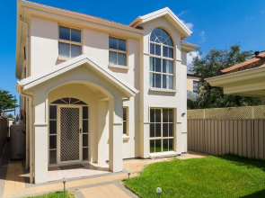 Port Adelaide Harbourside Home