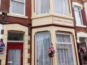 MyRoomz Golden Strand Hotel