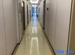 Mike E-sports Hotel (Chongqing Longhu Shidaitian Street Shiyou Road Subway Station Branch)