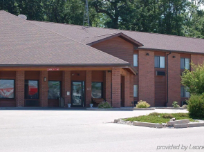 Lomira Inn and Suites