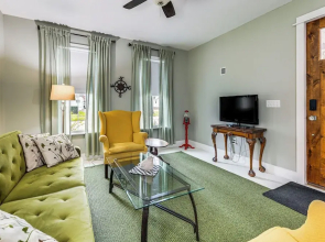 Newly Renovated Private Cottage Near Niagara River