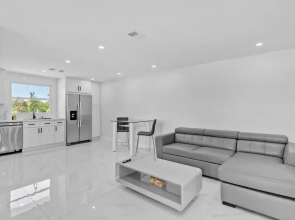 Pompano Gem 1 mi to Beach 12 Pickleball Courts