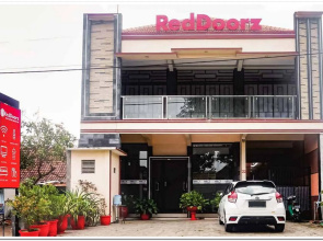 RedDoorz near Kampung Inggris Pare