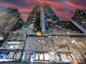 A Stylish 3BR Apt With Harbour Views, Free Parking