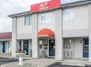 Econo Lodge Inn & Suites Sandusky South