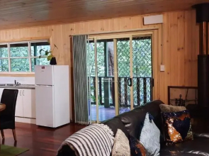 Treetops Accommodation Montville