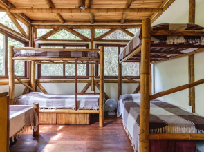 Universo Pol Bamboo Hostel