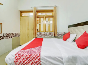 Shri Govind Dham by OYO Rooms