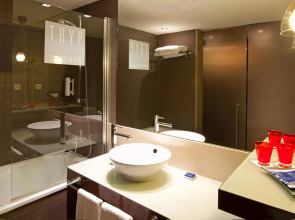 Отель Barcelona Condal Mar Affiliated by Meliá