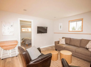 Cedar Creek Cottage 4BR - Welcome to Your Private Oasis Steps from the Beach