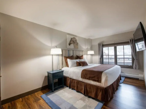 Slopeside Ski-In Ski-Out Condo - Zephyr Mountain Lodge Premium-Rated 1214