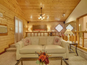 Studio w/ Deck: Near Thorncrown Chapel & Lakes