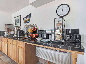 Travelodge by Wyndham Seattle North of Downtown