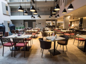 Отель Sevn Legian