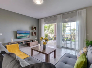Chania Elite Homes, Enjoy a Chic Oasis by the Pool