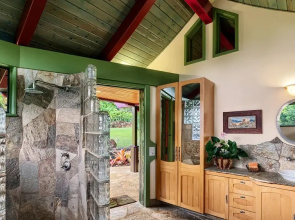Sea Song in Kilauea With 4 Bedrooms and 6 Bathrooms