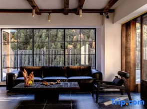 Xunguang Yuegui · Snow Mountain Secret Boutique Stay (Mount Siguniang Scenic Area)