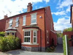 Enfield House - Charming, Modern and Light 4bed