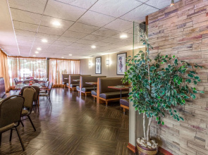 Wyndham Garden Hotel Newark Airport