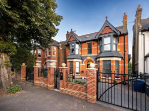 Dream House London With ac, Gym, hot Tub, Cinema