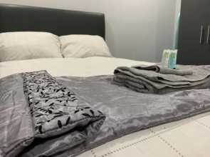 Luxury Apartment - Free Wi-fi & Parking NO Deposit