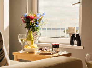 The Maidencombe Studio - Comfortable Couples Retreat with Stunning Coastal Views