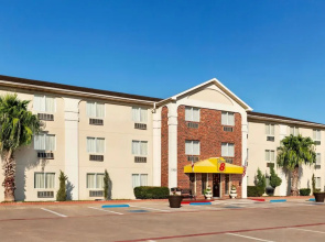 Super 8 By Wyndham Waco University Area