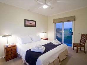 Hut on the Hill Bed & Breakfast
