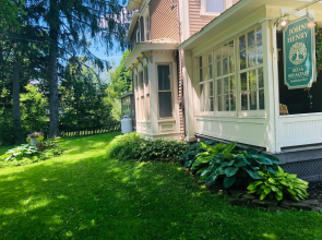 John Henry Bed & Breakfast
