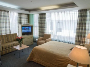 Melrose Plaza Suites