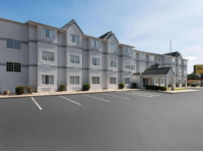 Super 8 by Wyndham Harbison/Parkridge Hospital