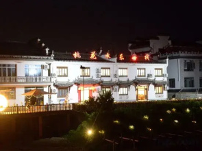 Yuxian Taohua Water Le Inn (Taohuatan Scenic Area)