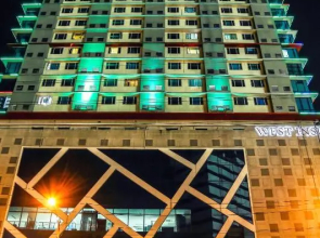 1015 West Insula Suites by AYS