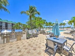 Naples Escape in Regatta w/ Resort Amenities!