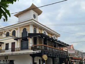 Oyo 90203 Dzawani Guest House