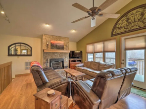 2 Mi to Ski Resort! Beech Mtn Cabin w/ Slope Views