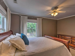 Peaceful Pisgah Mountain Getaway w/ Hot Tub!