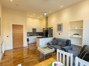 New 2 bed apartment with stunning views of Arthur Seat Mountain