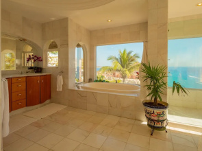 Pacific Ocean Views From This Escape: Villa Miramar