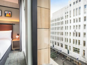 Holiday Inn Melbourne Bourke Street Mall by IHG