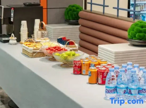 Ease Hotel · Zhi (Yichang Huoche Dongzhan )