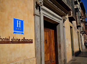 Shine Albayzín Hotel