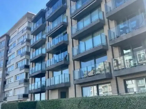 Huswell - Beachfront Apartment With Bike Storage