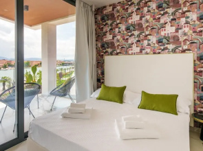 Welcomely - Deluxe Room - Amii Stewart